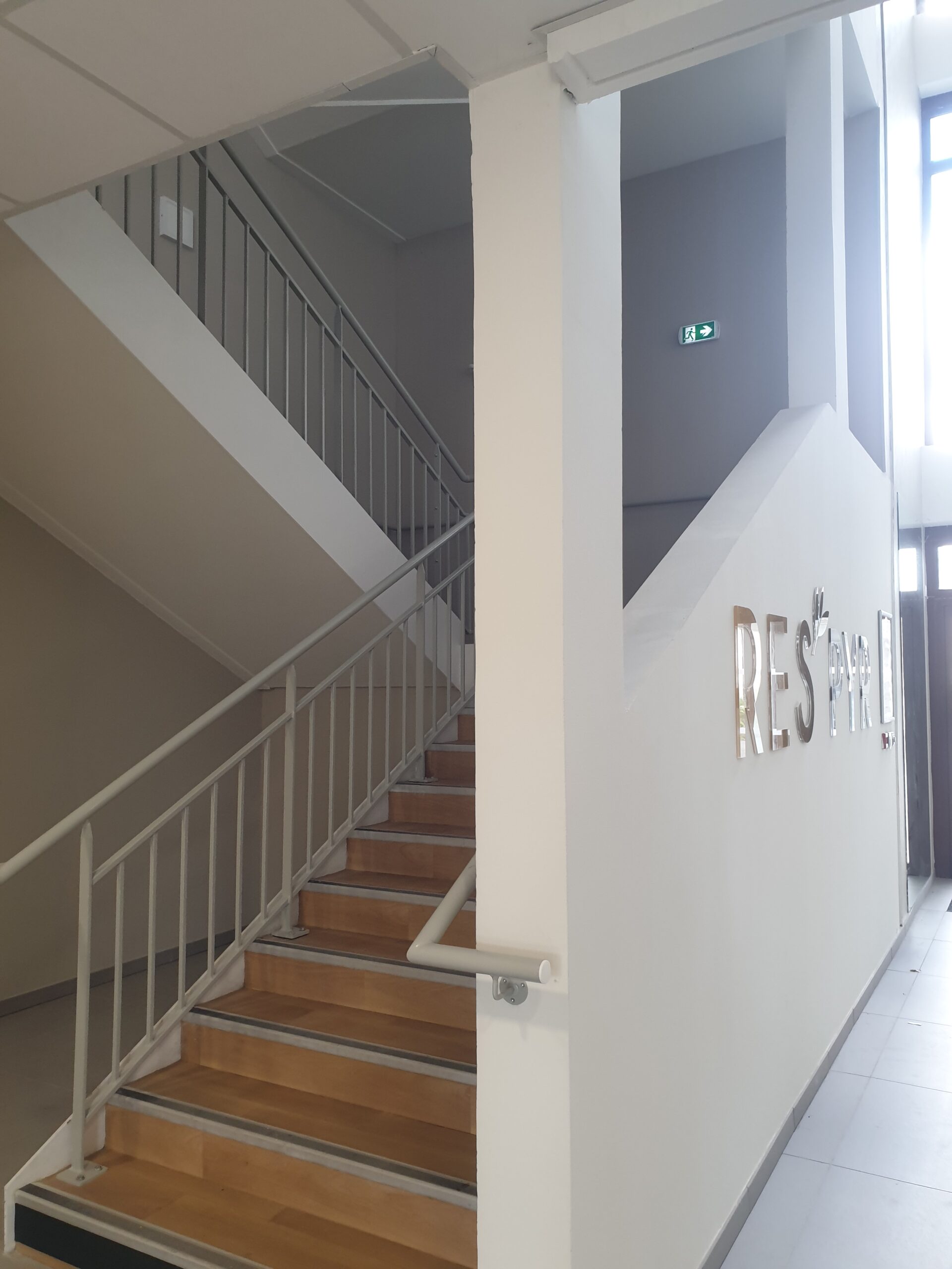 photo bas escalier